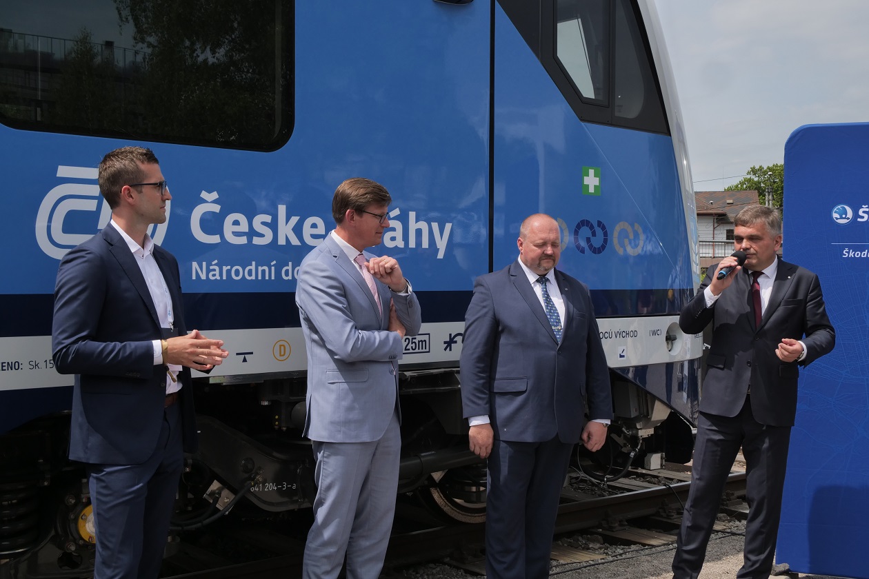 V Ostravě se představila první nová třívozová jednotka RegioPanter