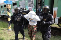Policisté s kolegy z Německa trénovali na agresívní fanoušky
