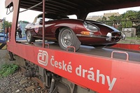 Legendární britské šelmy se svezly autovlakem na Slovensko