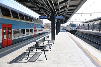 Lovosická nástupiště v novém, v Kladně již z peronu