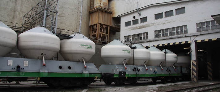 Cement na opravu D1 opět putoval po železnici