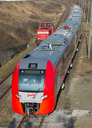 Siemens hat heute auf der Insel Rügen den ersten Regionaltriebzug vom Typ Desiro RUS verschifft. Das fünfteilige Fahrzeug wurde im Fährhafen Sassnitz von einer Lok auf die Eisenbahnfähre 