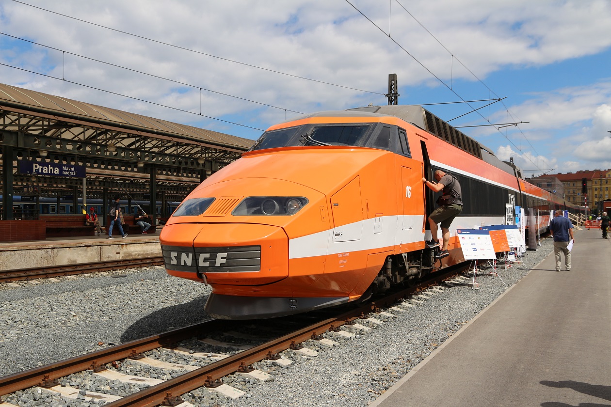 Legenda na návštěvě: TGV propagovalo výstavbu VRT