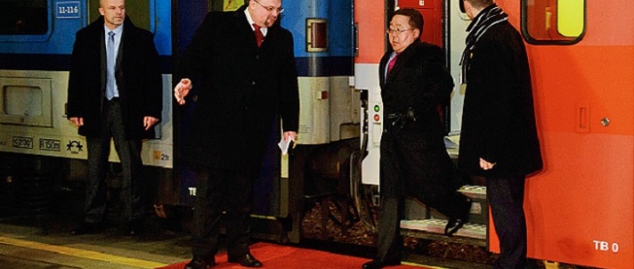 Mongolský prezident přijel do Česka vlakem EuroCity z Berlína