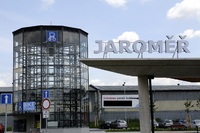 Jaroměř získala nový terminál i nádraží